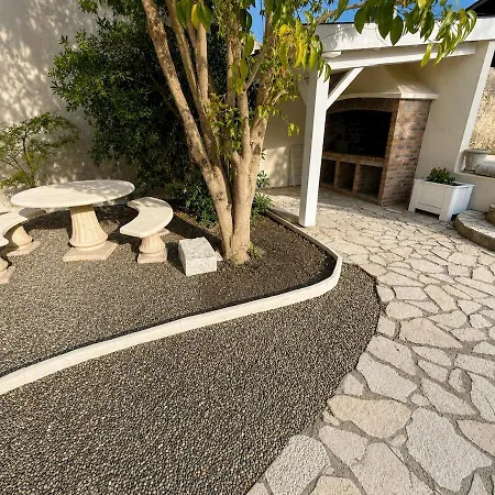 Charming House With Garden And Parking Appartamento *